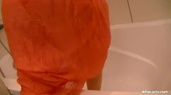 Shower Down That Sexy Dress Screencap 18 on sinx.preview.netperv.com