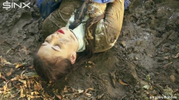 Naughty Thief Gets Into Muddy Catfight With Police Woman Screencap 87 on sinx.preview.netperv.com
