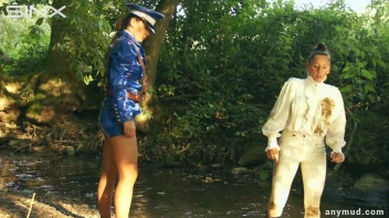 Naughty Thief Gets Into Muddy Catfight With Police Woman Screencap 16 on sinx.preview.netperv.com