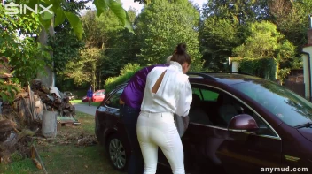 Naughty Thief Gets Into Muddy Catfight With Police Woman Screencap 2 on sinx.preview.netperv.com