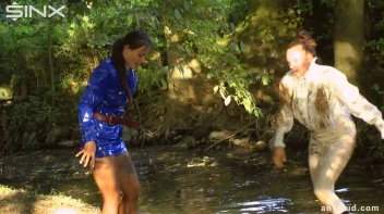 Naughty Thief Gets Into Muddy Catfight With Police Woman Screencap 27 on sinx.preview.netperv.com