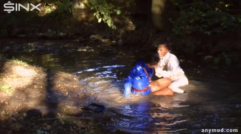 Naughty Thief Gets Into Muddy Catfight With Police Woman Screencap 28 on sinx.preview.netperv.com