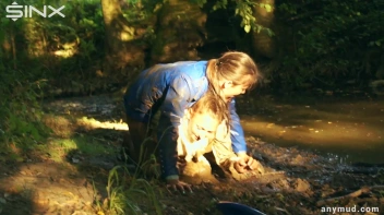 Naughty Thief Gets Into Muddy Catfight With Police Woman Screencap 36 on sinx.preview.netperv.com