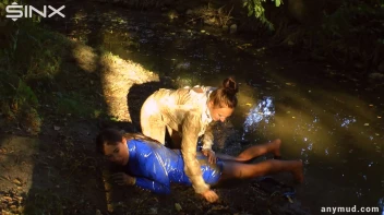 Naughty Thief Gets Into Muddy Catfight With Police Woman Screencap 37 on sinx.preview.netperv.com