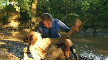 Naughty Thief Gets Into Muddy Catfight With Police Woman Screencap 48 on sinx.preview.netperv.com