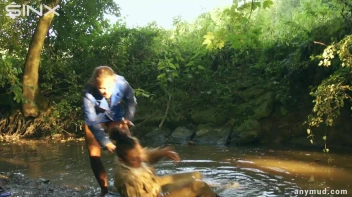 Naughty Thief Gets Into Muddy Catfight With Police Woman Screencap 53 on sinx.preview.netperv.com