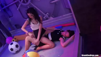 International Summer Lovin' Part 3 - Shower Cam Screencap 71 on sinx.preview.netperv.com