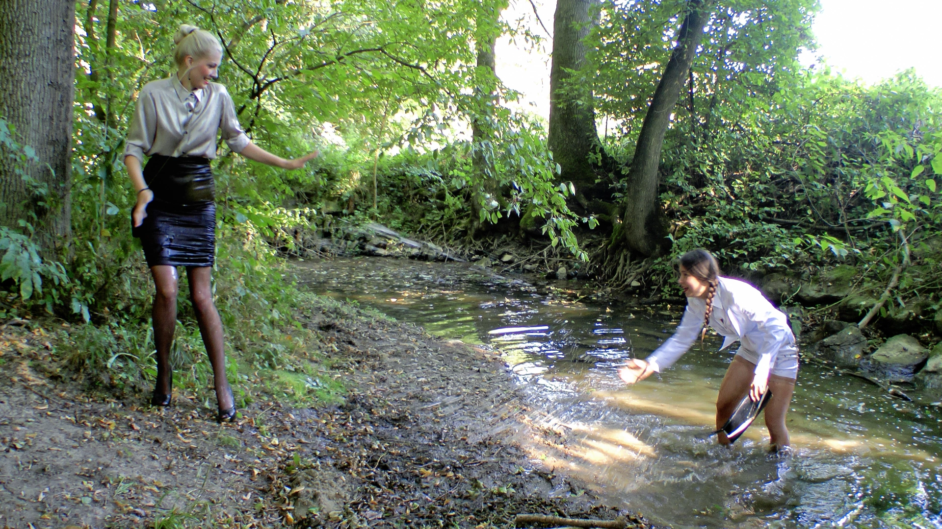 Bitchy WAM Catfight Takes Place In Stream on sinx.preview.netperv.com