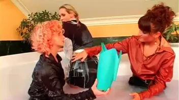 Three Hot Babes In One Tub Screencap 54 on sinx.preview.netperv.com