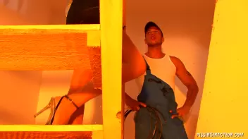 Carpenter Knows How To Work His Wood Screencap 9 on sinx.preview.netperv.com