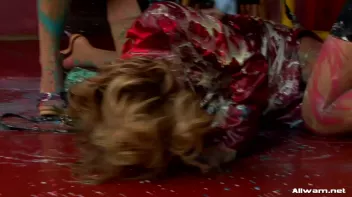 Smoothie Shop WAM Catfight Screencap 40 on sinx.preview.netperv.com