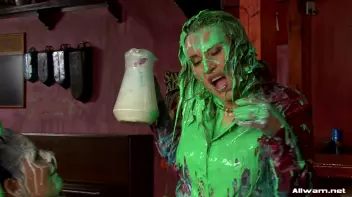 Smoothie Shop WAM Catfight Screencap 48 on sinx.preview.netperv.com