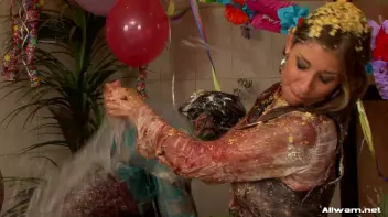 Box of WaM Screencap 102 on sinx.preview.netperv.com