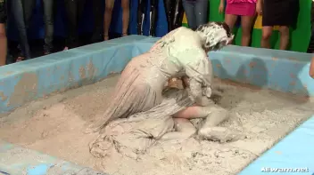 Wedding Babes Bitch Battle Screencap 30 on sinx.preview.netperv.com