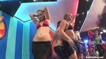 Bikini Beach Balls Part 5 - Cam 4 Screencap 36 on sinx.preview.netperv.com