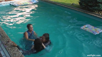 Three wild girls in pool cat fight Screencap 29 on sinx.preview.netperv.com