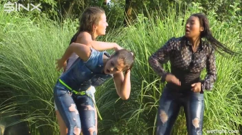 Three wild girls in pool cat fight Screencap 55 on sinx.preview.netperv.com