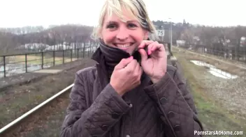 The Right Side Of The Tracks Screencap 3 on sinx.preview.netperv.com