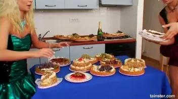 Anniversary Party Food Fight Screencap 6 on sinx.preview.netperv.com