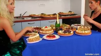 Anniversary Party Food Fight Screencap 2 on sinx.preview.netperv.com