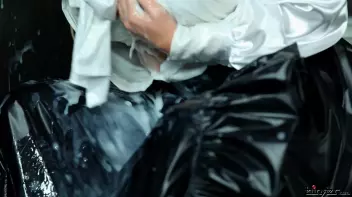 Sliming Down Big Titty Royalty Screencap 58 on sinx.preview.netperv.com