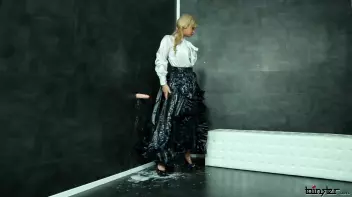 Sliming Down Big Titty Royalty Screencap 65 on sinx.preview.netperv.com