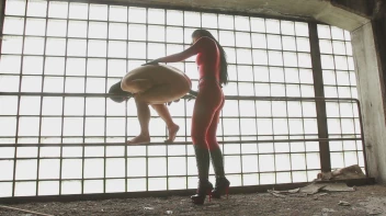 Die Lady im roten Catsuite mit dem Megaschwanz Screencap 13 on sinx.preview.netperv.com