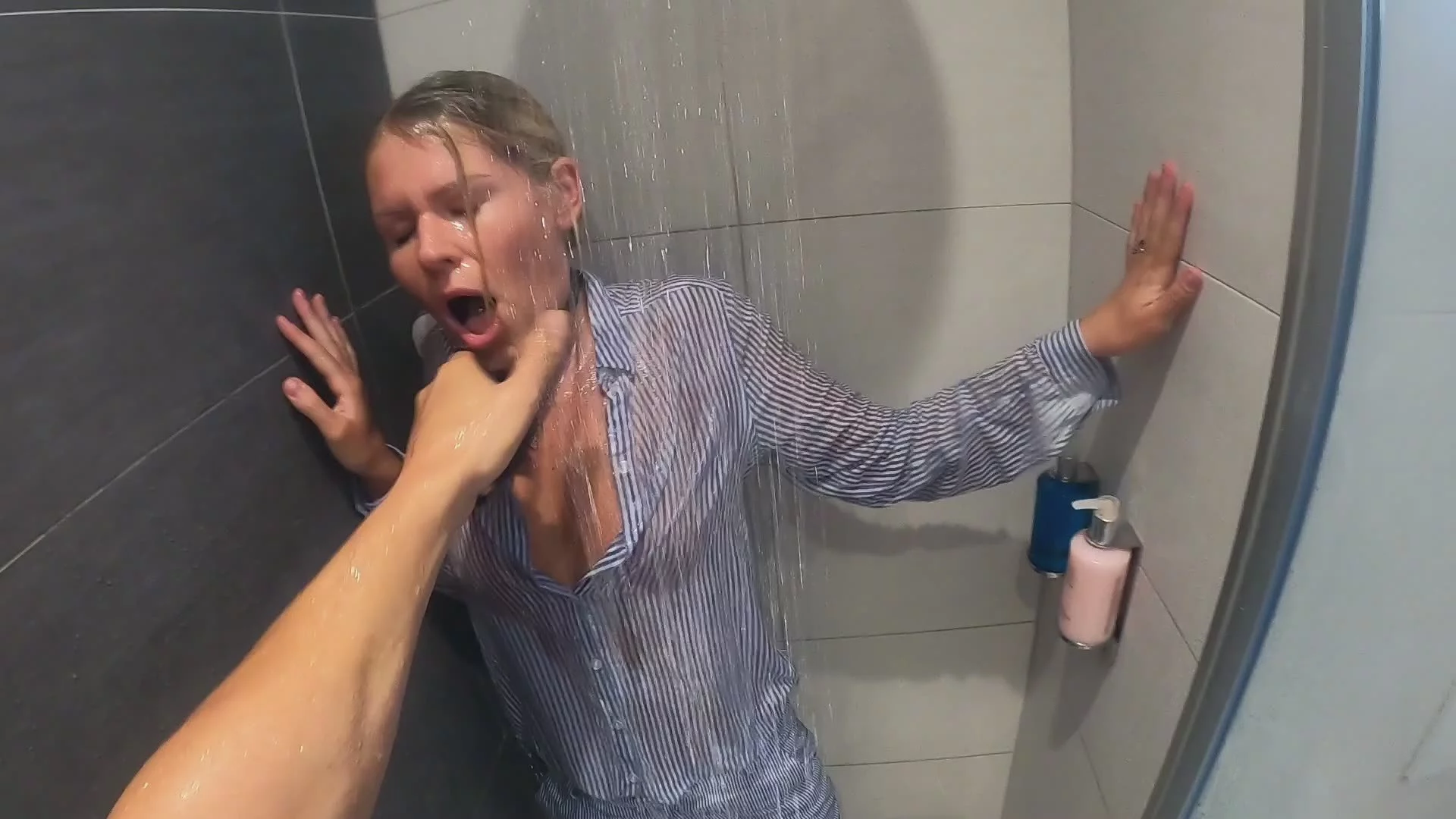 Wetting upset Claudia and anal sex in the shower on sinx.preview.netperv.com