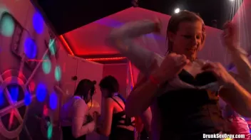 Valentine's Day Vaginas Part 6 - Shower Cam Screencap 73 on sinx.preview.netperv.com