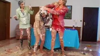 Messy Whipped Topping Bake Off! Screencap 100 on sinx.preview.netperv.com