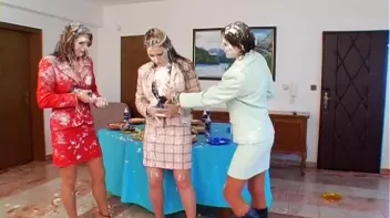 Messy Whipped Topping Bake Off! Screencap 46 on sinx.preview.netperv.com