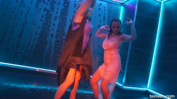 What a Glorious Feelin' Dancing In The Rain Screencap 30 on sinx.preview.netperv.com