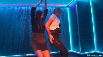 What a Glorious Feelin' Dancing In The Rain Screencap 53 on sinx.preview.netperv.com