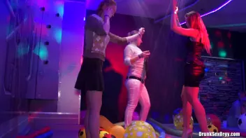 International Summer Lovin' Part 2 - Shower Cam Screencap 55 on sinx.preview.netperv.com