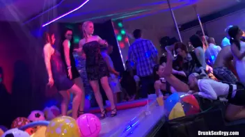 International Summer Lovin' Part 2 - Shower Cam Screencap 17 on sinx.preview.netperv.com