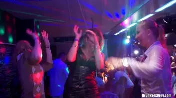 International Summer Lovin' Part 2 - Shower Cam Screencap 25 on sinx.preview.netperv.com