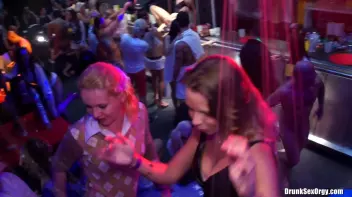 International Summer Lovin' Part 2 - Shower Cam Screencap 35 on sinx.preview.netperv.com