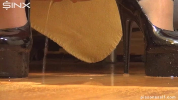 Dripping Wet And Sexy Pissing Screencap 16 on sinx.preview.netperv.com