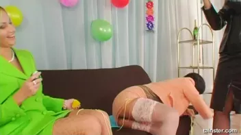 Silly Girls With Shaving Cream Screencap 18 on sinx.preview.netperv.com