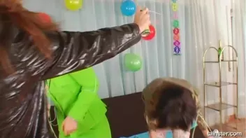 Silly Girls With Shaving Cream Screencap 21 on sinx.preview.netperv.com