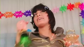 Silly Girls With Shaving Cream Screencap 60 on sinx.preview.netperv.com