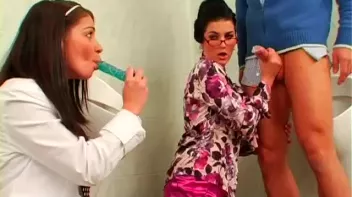 Lavatory Lesson Screencap 36 on sinx.preview.netperv.com