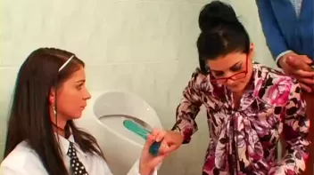 Lavatory Lesson Screencap 40 on sinx.preview.netperv.com