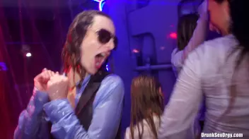 International Summer Lovin' Part 5 - Shower Cam Screencap 6 on sinx.preview.netperv.com