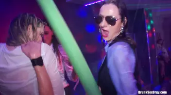 International Summer Lovin' Part 5 - Shower Cam Screencap 9 on sinx.preview.netperv.com