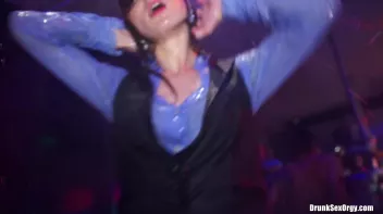 International Summer Lovin' Part 5 - Shower Cam Screencap 13 on sinx.preview.netperv.com