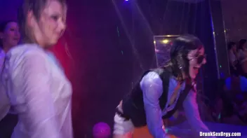 International Summer Lovin' Part 5 - Shower Cam Screencap 14 on sinx.preview.netperv.com