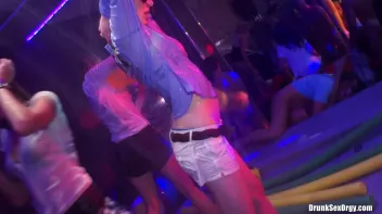 International Summer Lovin' Part 5 - Shower Cam Screencap 18 on sinx.preview.netperv.com