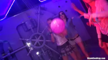 International Summer Lovin' Part 5 - Shower Cam Screencap 25 on sinx.preview.netperv.com