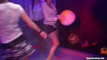 International Summer Lovin' Part 5 - Shower Cam Screencap 34 on sinx.preview.netperv.com